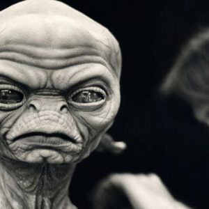 NIGHT1-300x300 Análise: E.T. - O Extraterrestre completa 40 anos (história e curiosidades)